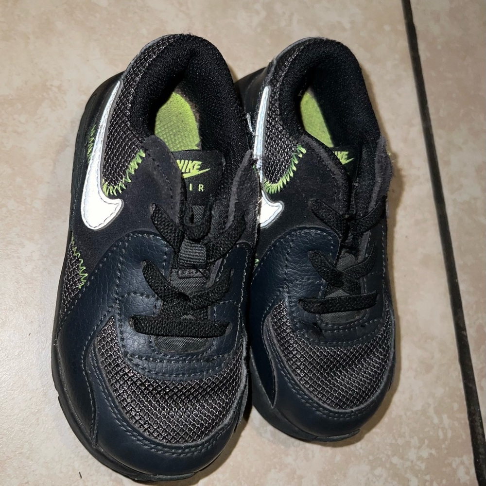 Toddler nike shoes